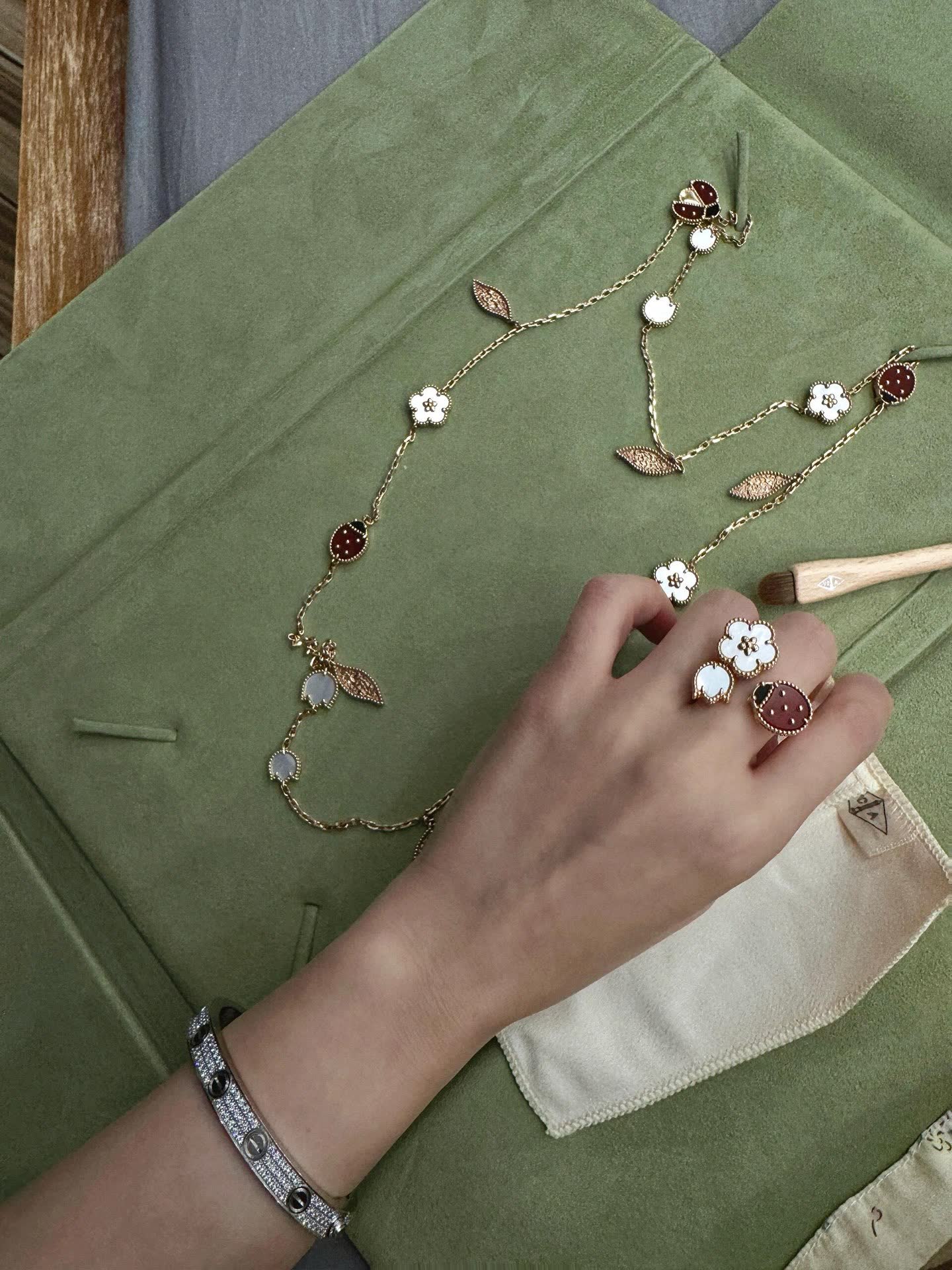 Van Cleef & Arpels floral and leaf necklace